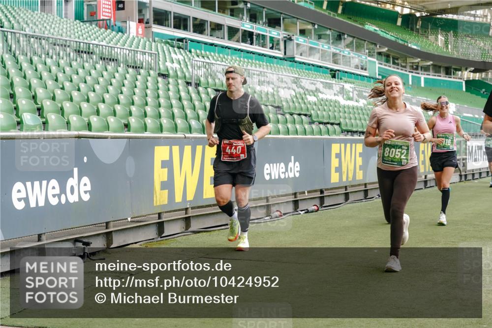 13.09.2026 - 21. swb-Marathon Bremen Michael Burmester http://msf.ph/oto/10424952 13.09.2026 13:01:23 Laufen im Stadion 135, 150, 242, 282, 318, 440, 531, 651, 687, 930, 946, 1006, 1067, 1163, 1368, 1436, 1448, 1582, 1650, 1861, 1896, 1935, 1963, 2033, 2047, 2062, 2292, 2293, 2306, 2322, 2370, 2409, 2427, 2485, 2490, 2491, 2560, 2561, 2627, 2638, 2658, 2686, 2700, 2708, 2781, 2906, 2967, 2987, 3013, 3044, 3076, 3105, 3145, 3168, 3173, 3187, 3248, 3294, 3334, 3354, 3372, 3374, 3375, 3385, 3392, 3480, 3524, 3526, 3527, 3642, 3667, 3729, 3774, 3806, 3855, 3856 meine-sportfotos.de