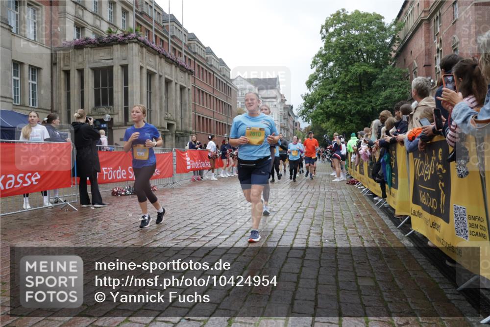 13.09.2026 - Kiel Lauf Yannick Fuchs http://msf.ph/oto/10424954 13.09.2026 11:01:18 Ziel 539, 823, 842, 1018, 1448, 1744, 3340, 4788, 5052, 5451, 5552, 6300, 6522, 6653, 7191, 7651, 8469, 8596, 9525, 11056, 11216, 11217, 11502, 11505, 11581, 11805, 11857, 12010, 12151, 12283, 48, 190, 1314, 1522, 2038, 2132, 2144, 2637, 2658, 2697, 3423, 3425, 4529, 4530, 4769, 4915, 5648, 6399, 6426, 6995, 6996, 7456, 7516, 7610, 8229, 8622, 9199, 9594, 9899, 9900, 10339, 10480, 10529, 10700, 10885, 11972, 12192, 12326, 955, 3626, 3662, 8307 meine-sportfotos.de