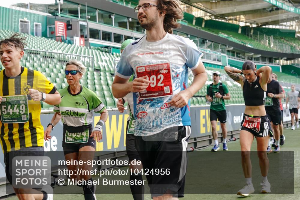 13.09.2026 - 21. swb-Marathon Bremen Michael Burmester http://msf.ph/oto/10424956 13.09.2026 13:24:18 Laufen im Stadion 137, 182, 213, 294, 324, 434, 505, 533, 548, 609, 708, 721, 723, 739, 743, 752, 892, 1178, 1273, 1331, 1463, 1471, 1491, 1515, 1597, 1598, 1746, 1788, 1944, 2095, 2211, 2213, 2252, 2267, 2271, 2286, 2312, 2323, 2433, 2445, 2465, 2475, 2483, 2495, 2497, 2503, 2526, 2554, 2571, 2644, 2768, 2776, 2833, 2936, 2968, 3005, 3211, 3252, 3282, 3288, 3289, 3292, 3298, 3306, 3312, 3347, 3364, 3381, 3390, 3395, 3423, 3447, 3505, 3559, 3727, 3770, 3819, 4054, 4231, 4466, 4467 meine-sportfotos.de