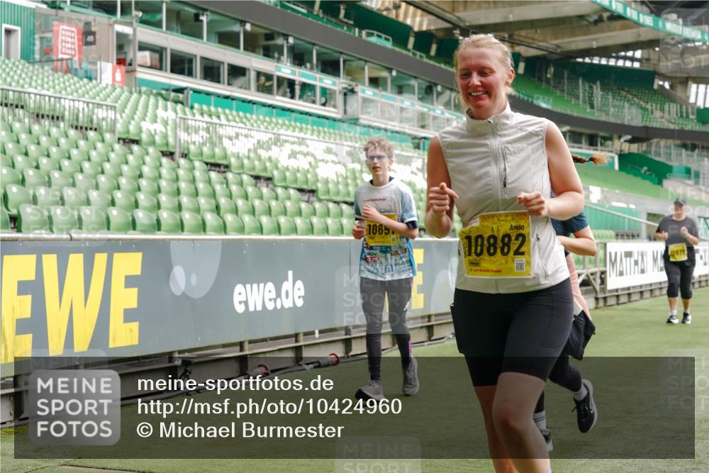 13.09.2026 - 21. swb-Marathon Bremen Michael Burmester http://msf.ph/oto/10424960 13.09.2026 10:47:31 Laufen im Stadion 10161, 10264, 10292, 10349, 10440, 10535, 10732, 10789, 10895, 10925, 10933, 10970, 11050, 11104, 11262, 11296, 11423, 11443, 11457, 11529, 11530, 11546, 11573, 11579, 11639, 11663, 11675, 11698, 11760, 12083, 12157, 12211, 12316, 12317, 12340, 12422, 12444, 12462, 12471, 12472, 12561, 10002, 10004, 10005, 10176, 10191, 10192, 10271, 10295, 10325, 10335, 10459, 10513, 10629, 10679, 10713, 10756, 10779, 10882, 10997, 10999, 11081, 11233, 11307, 11355 meine-sportfotos.de