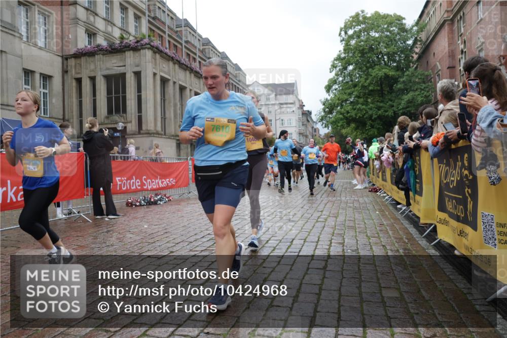 13.09.2026 - Kiel Lauf Yannick Fuchs http://msf.ph/oto/10424968 13.09.2026 11:01:19 Ziel 539, 823, 842, 1018, 1448, 1744, 3340, 4788, 5052, 5451, 5552, 6300, 6522, 6653, 7191, 7651, 8469, 8596, 9134, 9525, 11056, 11216, 11217, 11502, 11505, 11581, 11805, 11857, 12010, 12151, 12283, 48, 190, 1314, 1522, 2038, 2132, 2144, 2637, 2658, 2697, 3423, 3425, 4529, 4530, 4769, 4915, 5648, 6399, 6426, 6995, 6996, 7456, 7516, 7610, 8229, 8622, 9199, 9594, 9899, 9900, 10339, 10480, 10700, 10885, 11972, 12192, 12326, 955, 3626, 3662, 8307 meine-sportfotos.de