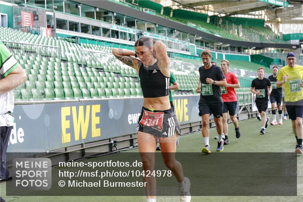 13.09.2026 - 21. swb-Marathon Bremen Michael Burmester http://msf.ph/oto/10424978 13.09.2026 13:24:19 Laufen im Stadion 137, 182, 213, 294, 324, 434, 505, 533, 548, 609, 708, 721, 723, 739, 743, 752, 892, 1178, 1273, 1331, 1463, 1471, 1491, 1515, 1597, 1598, 1746, 1788, 1944, 2095, 2211, 2213, 2252, 2267, 2271, 2286, 2312, 2323, 2433, 2445, 2465, 2475, 2483, 2495, 2497, 2503, 2506, 2526, 2554, 2571, 2644, 2768, 2776, 2833, 2936, 2968, 3005, 3211, 3252, 3282, 3288, 3289, 3292, 3298, 3306, 3312, 3347, 3364, 3381, 3390, 3395, 3423, 3447, 3505, 3559, 3727, 3770, 3819, 4231, 4466, 4467 meine-sportfotos.de