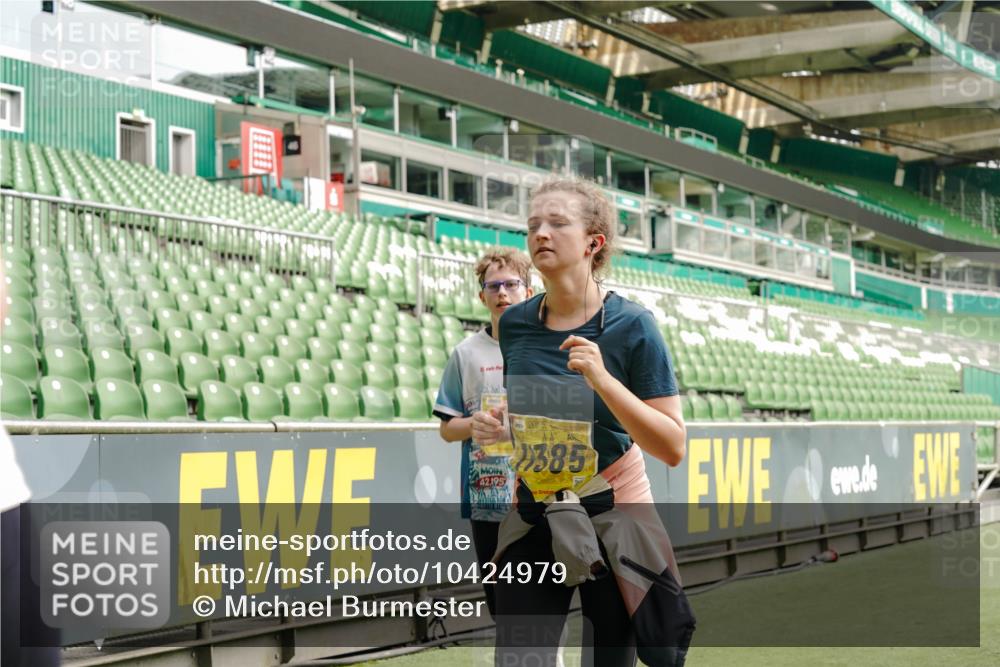 13.09.2026 - 21. swb-Marathon Bremen Michael Burmester http://msf.ph/oto/10424979 13.09.2026 10:47:33 Laufen im Stadion 10161, 10264, 10292, 10349, 10440, 10535, 10732, 10789, 10895, 10925, 10933, 10970, 11050, 11104, 11262, 11296, 11423, 11443, 11457, 11529, 11530, 11546, 11573, 11579, 11639, 11663, 11675, 11698, 11760, 12083, 12157, 12211, 12316, 12317, 12340, 12422, 12444, 12462, 12471, 12472, 12561, 10002, 10004, 10005, 10176, 10191, 10192, 10271, 10295, 10325, 10335, 10459, 10513, 10629, 10679, 10713, 10756, 10779, 10882, 10997, 10999, 11081, 11233, 11307, 11355 meine-sportfotos.de