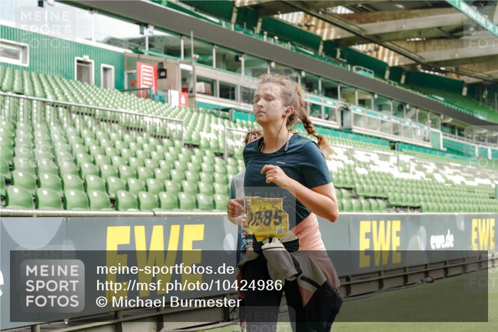13.09.2026 - 21. swb-Marathon Bremen Michael Burmester http://msf.ph/oto/10424986 13.09.2026 10:47:33 Laufen im Stadion 10161, 10264, 10292, 10349, 10440, 10535, 10732, 10789, 10895, 10925, 10933, 10970, 11050, 11104, 11262, 11296, 11423, 11443, 11457, 11529, 11530, 11546, 11573, 11579, 11639, 11663, 11675, 11698, 11760, 12083, 12157, 12211, 12316, 12317, 12340, 12422, 12444, 12462, 12471, 12472, 12561, 10002, 10004, 10005, 10176, 10191, 10192, 10271, 10295, 10325, 10335, 10459, 10513, 10629, 10679, 10713, 10756, 10779, 10882, 10997, 10999, 11081, 11233, 11307, 11355 meine-sportfotos.de