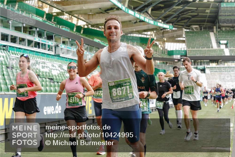 13.09.2026 - 21. swb-Marathon Bremen Michael Burmester http://msf.ph/oto/10424995 13.09.2026 13:01:24 Laufen im Stadion 135, 150, 242, 282, 318, 440, 531, 651, 687, 930, 946, 1006, 1067, 1163, 1368, 1436, 1448, 1582, 1650, 1861, 1896, 1935, 1963, 2033, 2047, 2062, 2292, 2293, 2306, 2322, 2370, 2409, 2427, 2485, 2490, 2491, 2560, 2561, 2627, 2638, 2658, 2686, 2700, 2708, 2781, 2906, 2967, 2987, 3013, 3044, 3076, 3105, 3145, 3168, 3173, 3187, 3248, 3294, 3334, 3354, 3372, 3374, 3375, 3385, 3392, 3480, 3524, 3526, 3527, 3642, 3667, 3729, 3774, 3806, 3855, 3856 meine-sportfotos.de