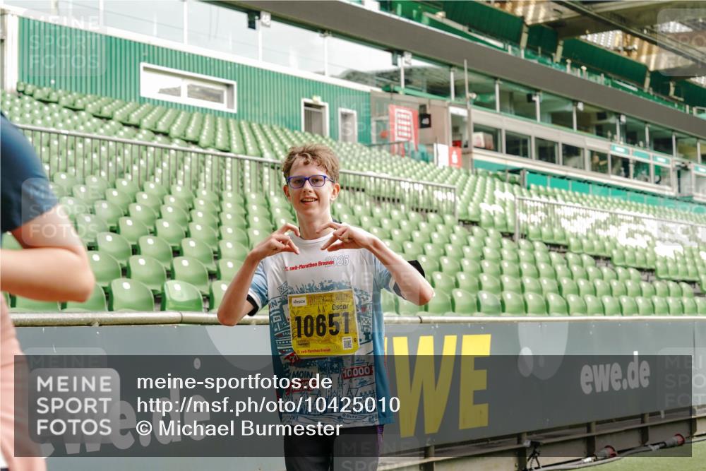 13.09.2026 - 21. swb-Marathon Bremen Michael Burmester http://msf.ph/oto/10425010 13.09.2026 10:47:34 Laufen im Stadion 10161, 10264, 10292, 10349, 10440, 10535, 10732, 10789, 10895, 10925, 10933, 10970, 11050, 11104, 11262, 11296, 11423, 11443, 11457, 11529, 11530, 11546, 11573, 11579, 11639, 11663, 11675, 11698, 11760, 12083, 12157, 12211, 12316, 12317, 12340, 12422, 12444, 12462, 12471, 12472, 12561, 10002, 10004, 10005, 10176, 10191, 10192, 10271, 10295, 10325, 10335, 10459, 10513, 10629, 10679, 10713, 10756, 10779, 10882, 10997, 10999, 11081, 11233, 11307, 11355 meine-sportfotos.de