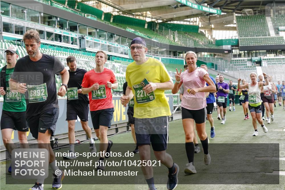 13.09.2026 - 21. swb-Marathon Bremen Michael Burmester http://msf.ph/oto/10425021 13.09.2026 13:24:21 Laufen im Stadion 137, 182, 213, 294, 324, 434, 505, 533, 548, 609, 708, 721, 723, 739, 743, 752, 892, 1178, 1273, 1331, 1463, 1471, 1491, 1515, 1597, 1598, 1746, 1788, 1944, 2095, 2211, 2213, 2252, 2267, 2271, 2286, 2312, 2323, 2433, 2445, 2465, 2475, 2483, 2495, 2497, 2503, 2506, 2526, 2554, 2571, 2644, 2768, 2776, 2833, 2936, 2968, 3005, 3211, 3252, 3282, 3288, 3289, 3292, 3298, 3306, 3312, 3347, 3364, 3381, 3390, 3395, 3423, 3447, 3505, 3559, 3727, 3770, 3819, 4231, 4466, 4467 meine-sportfotos.de