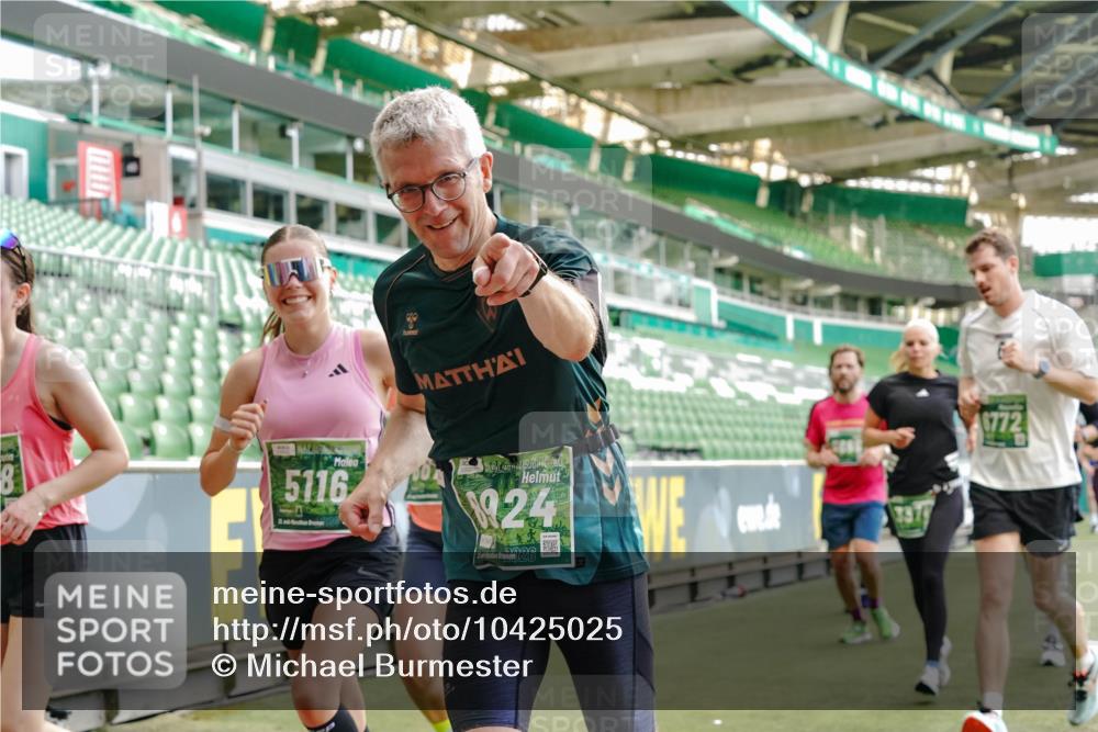 13.09.2026 - 21. swb-Marathon Bremen Michael Burmester http://msf.ph/oto/10425025 13.09.2026 13:01:25 Laufen im Stadion 135, 150, 242, 282, 318, 440, 531, 651, 687, 930, 946, 1006, 1067, 1163, 1368, 1436, 1448, 1582, 1650, 1861, 1896, 1935, 1963, 2033, 2047, 2062, 2292, 2293, 2306, 2322, 2345, 2370, 2409, 2427, 2485, 2490, 2491, 2560, 2561, 2627, 2638, 2658, 2666, 2686, 2700, 2708, 2781, 2906, 2967, 2987, 3013, 3044, 3076, 3105, 3145, 3163, 3164, 3168, 3173, 3187, 3248, 3294, 3334, 3354, 3372, 3374, 3375, 3385, 3392, 3480, 3524, 3526, 3527, 3642, 3667, 3729, 3774, 3806, 3855, 3856 meine-sportfotos.de