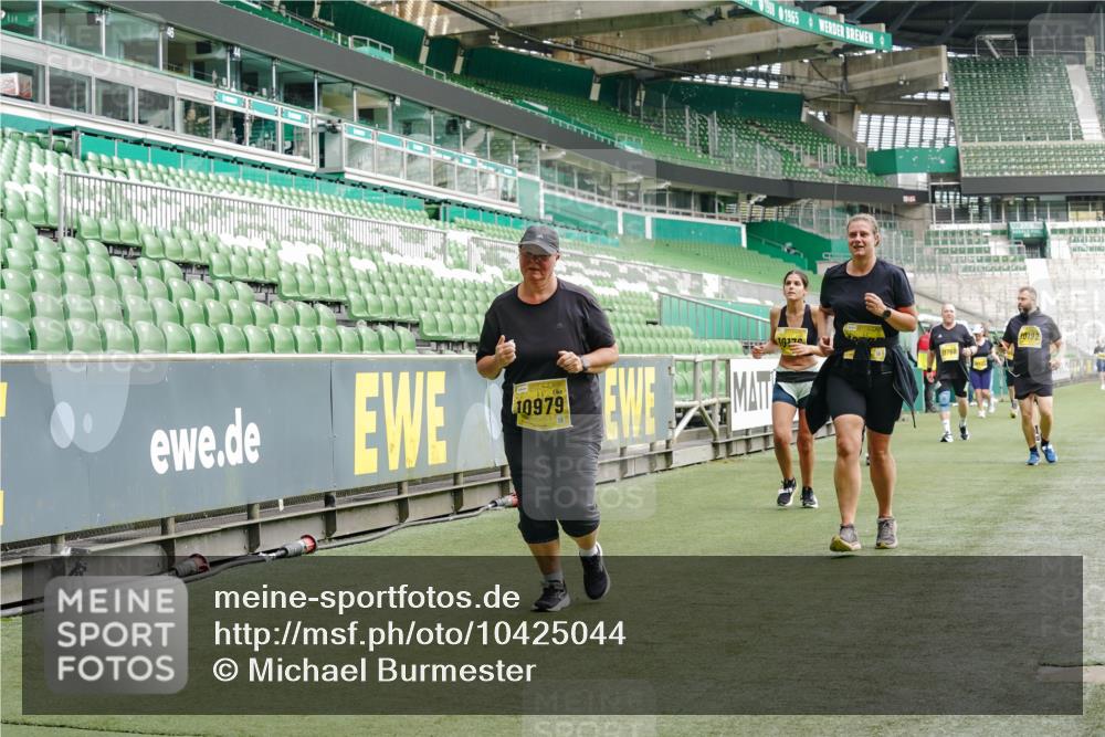 13.09.2026 - 21. swb-Marathon Bremen Michael Burmester http://msf.ph/oto/10425044 13.09.2026 10:47:36 Laufen im Stadion 10161, 10264, 10292, 10349, 10440, 10535, 10732, 10789, 10895, 10925, 10933, 10970, 11050, 11104, 11262, 11296, 11423, 11443, 11457, 11529, 11530, 11546, 11573, 11579, 11639, 11663, 11675, 11698, 11760, 12083, 12157, 12211, 12316, 12317, 12340, 12422, 12444, 12471, 12472, 12561, 10002, 10004, 10005, 10176, 10191, 10192, 10271, 10295, 10325, 10335, 10459, 10513, 10629, 10679, 10713, 10756, 10779, 10882, 10997, 10999, 11081, 11233, 11307, 11355 meine-sportfotos.de