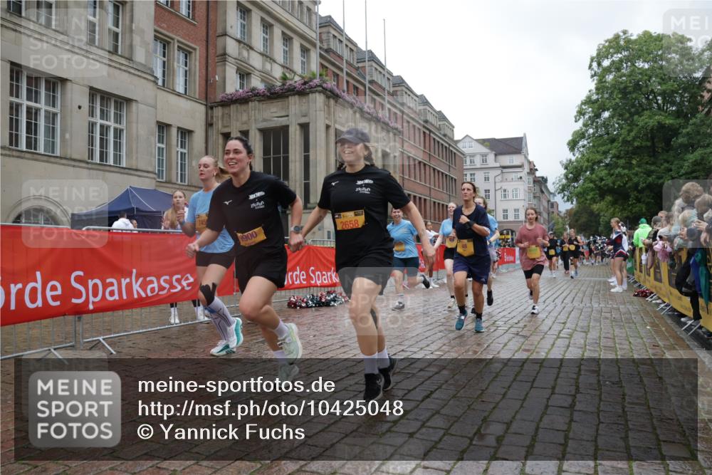 13.09.2026 - Kiel Lauf Yannick Fuchs http://msf.ph/oto/10425048 13.09.2026 11:01:34 Ziel 955, 1425, 2424, 2616, 3554, 3626, 3662, 3982, 6619, 8307, 8576, 8724, 9134, 9869, 11474, 48, 539, 823, 842, 1018, 1448, 1522, 1744, 2132, 2144, 2637, 2658, 3340, 4529, 4530, 4788, 5052, 5451, 5552, 6300, 6522, 6653, 7191, 7456, 7651, 8469, 8596, 9134, 9525, 9899, 9900, 11056, 11216, 11217, 11502, 11505, 11581, 11805, 11857, 12010, 12151, 12283, 735, 1347, 4420, 5406, 5927, 6631, 6717, 10607, 11547, 12110, 48, 190, 1314, 2144, 2658, 4529, 4769, 7516, 9594, 10885 meine-sportfotos.de