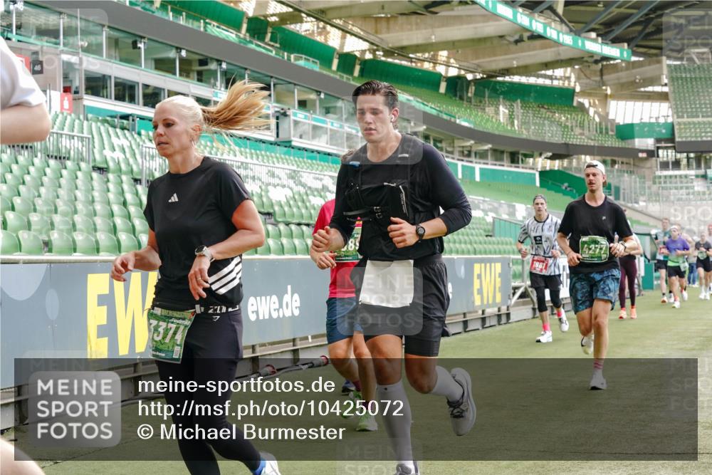 13.09.2026 - 21. swb-Marathon Bremen Michael Burmester http://msf.ph/oto/10425072 13.09.2026 13:01:27 Laufen im Stadion 135, 150, 242, 282, 318, 440, 531, 651, 687, 722, 930, 946, 1006, 1067, 1163, 1368, 1436, 1448, 1582, 1650, 1861, 1896, 1935, 1963, 2033, 2047, 2062, 2292, 2293, 2306, 2322, 2345, 2370, 2409, 2427, 2485, 2490, 2491, 2560, 2561, 2627, 2638, 2658, 2666, 2686, 2700, 2708, 2781, 2906, 2967, 2987, 3013, 3044, 3076, 3105, 3145, 3163, 3164, 3168, 3173, 3187, 3248, 3294, 3334, 3354, 3372, 3374, 3375, 3385, 3392, 3480, 3524, 3526, 3527, 3642, 3667, 3729, 3774, 3806, 3855, 3856 meine-sportfotos.de