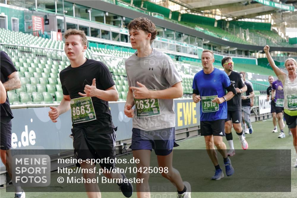 13.09.2026 - 21. swb-Marathon Bremen Michael Burmester http://msf.ph/oto/10425098 13.09.2026 13:24:23 Laufen im Stadion 137, 182, 213, 294, 324, 434, 505, 533, 548, 609, 708, 721, 723, 739, 743, 752, 892, 1178, 1273, 1331, 1463, 1471, 1491, 1515, 1597, 1598, 1746, 1788, 1830, 1944, 2095, 2211, 2252, 2267, 2271, 2286, 2312, 2323, 2433, 2445, 2465, 2475, 2483, 2495, 2497, 2503, 2506, 2526, 2554, 2571, 2644, 2768, 2776, 2833, 2936, 2968, 3005, 3211, 3252, 3282, 3288, 3289, 3292, 3298, 3306, 3312, 3347, 3364, 3381, 3390, 3395, 3423, 3447, 3505, 3559, 3727, 3770, 3819, 4231, 4466, 4467 meine-sportfotos.de