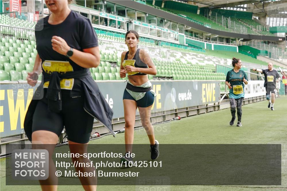 13.09.2026 - 21. swb-Marathon Bremen Michael Burmester http://msf.ph/oto/10425101 13.09.2026 10:47:40 Laufen im Stadion 10161, 10264, 10292, 10349, 10440, 10535, 10732, 10789, 10895, 10925, 10933, 10970, 11104, 11262, 11296, 11423, 11443, 11457, 11529, 11530, 11546, 11573, 11579, 11639, 11663, 11675, 11698, 12083, 12157, 12211, 12316, 12317, 12340, 12422, 12444, 12471, 12472, 12561, 10002, 10004, 10005, 10176, 10191, 10192, 10271, 10295, 10325, 10335, 10459, 10513, 10629, 10679, 10713, 10756, 10779, 10882, 10997, 10999, 11081, 11233, 11307, 11355 meine-sportfotos.de