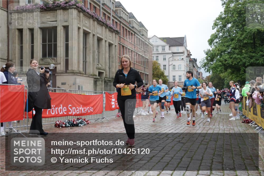 13.09.2026 - Kiel Lauf Yannick Fuchs http://msf.ph/oto/10425120 13.09.2026 11:01:42 Ziel 955, 1347, 1425, 2616, 2722, 2838, 3039, 3224, 3554, 3982, 5406, 5927, 6619, 6631, 6717, 7174, 8555, 8934, 9695, 11465, 11547, 12115, 539, 823, 842, 1018, 1448, 1522, 1744, 2424, 2637, 3340, 3626, 3662, 4788, 5052, 5451, 5552, 6300, 6522, 6653, 7191, 7651, 8307, 8469, 8576, 8596, 8724, 9134, 9525, 9869, 11056, 11216, 11217, 11474, 11502, 11505, 11581, 11805, 11857, 12010, 12151, 12283, 735, 1651, 1660, 2451, 2726, 2902, 2958, 2996, 4420, 10607, 12110, 48, 2144, 2658, 4529 meine-sportfotos.de