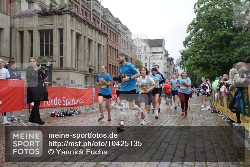 13.09.2026 - Kiel Lauf Yannick Fuchs http://msf.ph/oto/10425135 13.09.2026 11:01:44 Ziel 1347, 1425, 2616, 2722, 2838, 3039, 3224, 3554, 3982, 5406, 5927, 6619, 6631, 6717, 7174, 8555, 8934, 9695, 10607, 11465, 11547, 12115, 539, 823, 842, 955, 1018, 1448, 1744, 2424, 3340, 3626, 3662, 4788, 5052, 5451, 5552, 6300, 6522, 6653, 7191, 7651, 8307, 8469, 8576, 8596, 8724, 9134, 9525, 9869, 11056, 11216, 11217, 11474, 11502, 11505, 11581, 11805, 11857, 12010, 12151, 12283, 540, 651, 709, 735, 845, 1651, 1660, 2451, 2726, 2902, 2958, 2996, 4420, 12110 meine-sportfotos.de