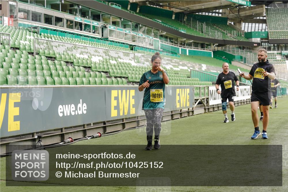 13.09.2026 - 21. swb-Marathon Bremen Michael Burmester http://msf.ph/oto/10425152 13.09.2026 10:47:42 Laufen im Stadion 10161, 10264, 10292, 10349, 10407, 10440, 10535, 10732, 10789, 10895, 10925, 10933, 10970, 11104, 11262, 11296, 11423, 11443, 11457, 11529, 11530, 11546, 11573, 11579, 11639, 11663, 11675, 11698, 12083, 12157, 12316, 12317, 12340, 12422, 12444, 12471, 12472, 12542, 12561, 10004, 10005, 10176, 10191, 10192, 10271, 10295, 10325, 10335, 10459, 10513, 10629, 10679, 10713, 10756, 10779, 10882, 10979, 10997, 10999, 11081, 11233, 11307, 11355 meine-sportfotos.de