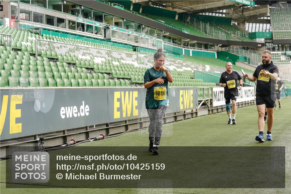 13.09.2026 - 21. swb-Marathon Bremen Michael Burmester http://msf.ph/oto/10425159 13.09.2026 10:47:42 Laufen im Stadion 10161, 10264, 10292, 10349, 10407, 10440, 10535, 10732, 10789, 10895, 10925, 10933, 10970, 11104, 11262, 11296, 11423, 11443, 11457, 11529, 11530, 11546, 11573, 11579, 11639, 11663, 11675, 11698, 12083, 12157, 12316, 12317, 12340, 12422, 12444, 12471, 12472, 12542, 12561, 10004, 10005, 10176, 10191, 10192, 10271, 10295, 10325, 10335, 10459, 10513, 10629, 10679, 10713, 10756, 10779, 10882, 10979, 10997, 10999, 11081, 11233, 11307, 11355 meine-sportfotos.de