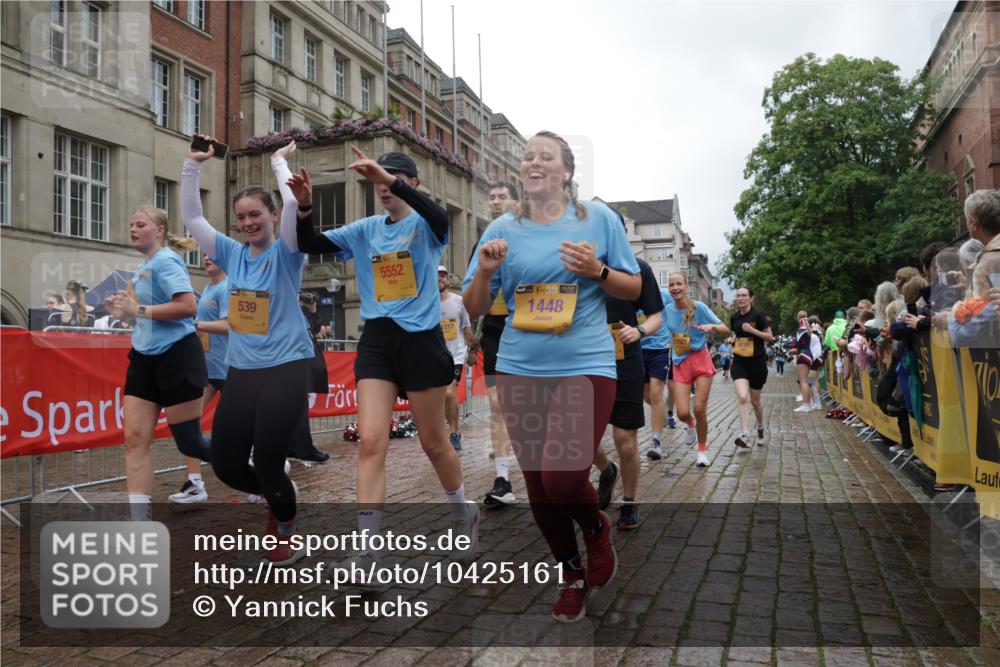 13.09.2026 - Kiel Lauf Yannick Fuchs http://msf.ph/oto/10425161 13.09.2026 11:01:47 Ziel 735, 1347, 2722, 2838, 3039, 3224, 4420, 5406, 5927, 6619, 6631, 6717, 7174, 8555, 8934, 9695, 10607, 11265, 11465, 11547, 12110, 12115, 539, 823, 842, 955, 1018, 1425, 1448, 1744, 2424, 2616, 3340, 3554, 3626, 3662, 3982, 4788, 5052, 5451, 5552, 6300, 6522, 7191, 7651, 8307, 8469, 8576, 8596, 8724, 9134, 9525, 9869, 11056, 11216, 11217, 11474, 11502, 11505, 11581, 11805, 12010, 12151, 12283, 208, 540, 651, 709, 841, 845, 1651, 1660, 2451, 2726, 2902, 2958, 2996 meine-sportfotos.de