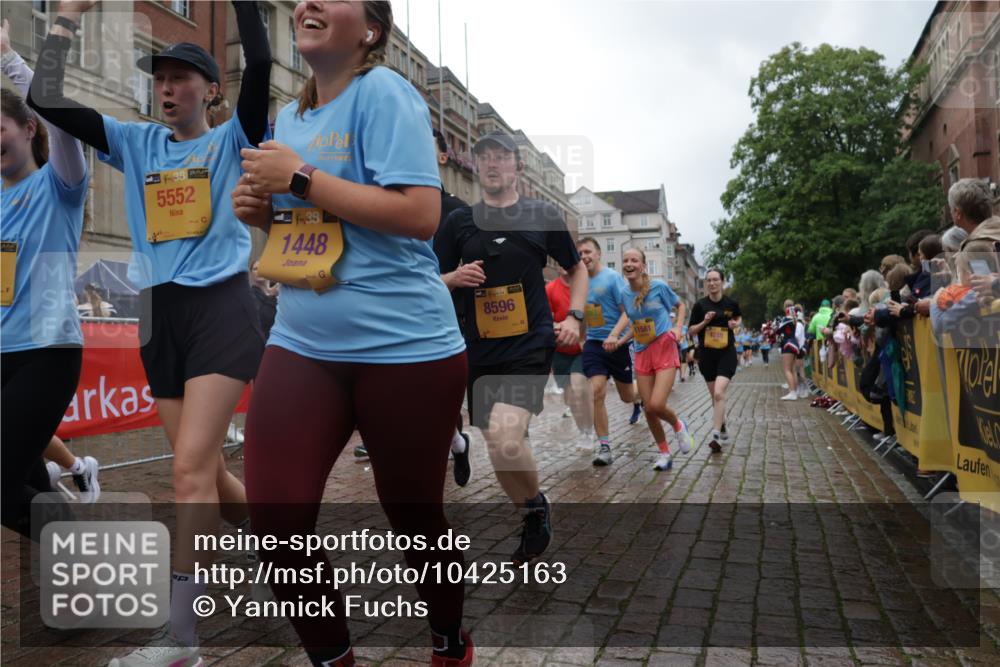13.09.2026 - Kiel Lauf Yannick Fuchs http://msf.ph/oto/10425163 13.09.2026 11:01:47 Ziel 735, 1347, 2722, 2838, 3039, 3224, 4420, 5406, 5927, 6619, 6631, 6717, 7174, 8555, 8934, 9695, 10607, 11265, 11465, 11547, 12110, 12115, 539, 823, 842, 955, 1018, 1425, 1448, 1744, 2424, 2616, 3340, 3554, 3626, 3662, 3982, 4788, 5052, 5451, 5552, 6300, 6522, 7191, 7651, 8307, 8469, 8576, 8596, 8724, 9134, 9525, 9869, 11056, 11216, 11217, 11474, 11502, 11505, 11581, 11805, 12010, 12151, 12283, 208, 540, 651, 709, 841, 845, 1651, 1660, 2451, 2726, 2902, 2958, 2996 meine-sportfotos.de
