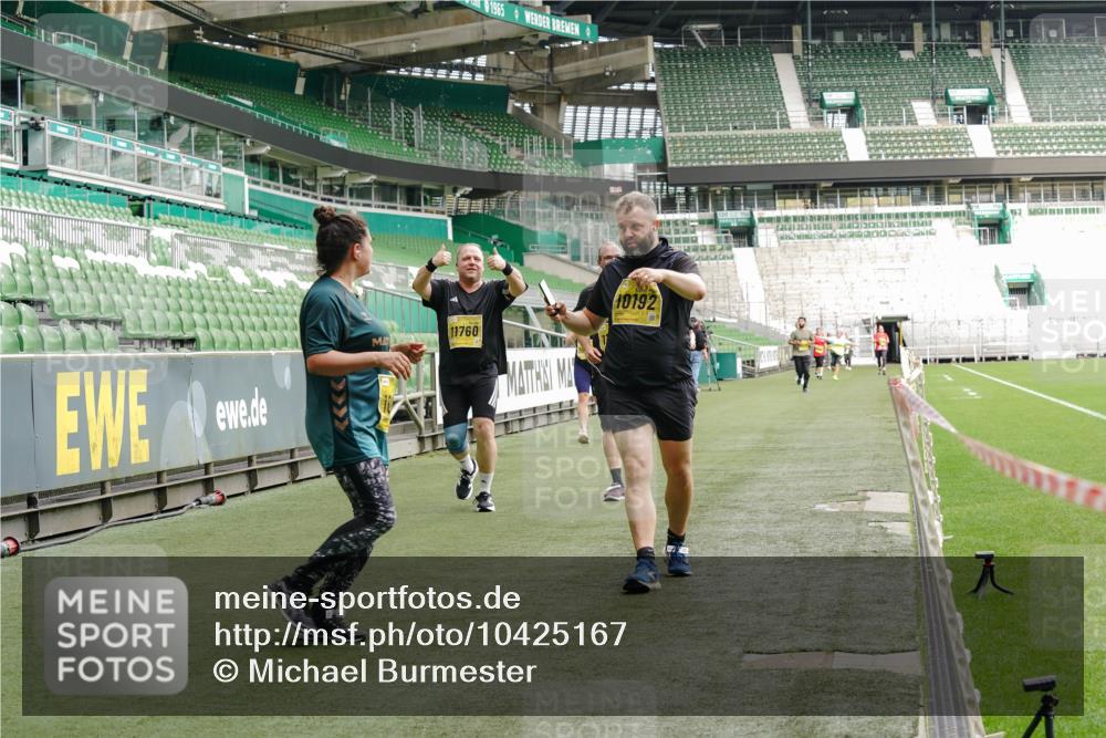13.09.2026 - 21. swb-Marathon Bremen Michael Burmester http://msf.ph/oto/10425167 13.09.2026 10:47:43 Laufen im Stadion 10161, 10264, 10292, 10349, 10407, 10440, 10535, 10732, 10789, 10895, 10925, 10933, 10970, 11104, 11262, 11296, 11423, 11443, 11457, 11529, 11530, 11546, 11573, 11579, 11639, 11663, 11675, 11698, 12083, 12157, 12316, 12317, 12340, 12422, 12444, 12471, 12472, 12542, 12561, 10004, 10005, 10176, 10191, 10192, 10271, 10295, 10325, 10335, 10459, 10513, 10629, 10679, 10713, 10756, 10779, 10882, 10979, 10997, 10999, 11081, 11233, 11307, 11355 meine-sportfotos.de