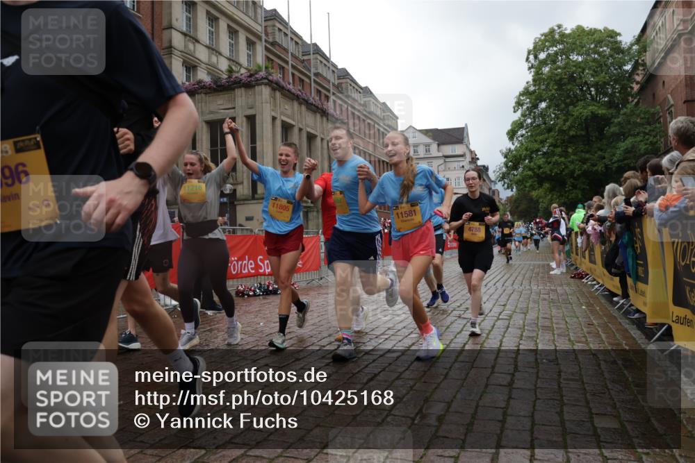 13.09.2026 - Kiel Lauf Yannick Fuchs http://msf.ph/oto/10425168 13.09.2026 11:01:48 Ziel 735, 1347, 2722, 2838, 3039, 3224, 4420, 5406, 5927, 6619, 6631, 6717, 7174, 7556, 8555, 8934, 9695, 10607, 11159, 11265, 11338, 11465, 11547, 12110, 12115, 539, 842, 955, 1018, 1425, 1744, 2424, 2616, 3554, 3626, 3662, 3982, 4788, 5052, 5451, 6300, 6522, 7191, 7651, 8307, 8469, 8576, 8596, 8724, 9134, 9525, 9869, 11056, 11216, 11217, 11474, 11502, 11505, 11581, 11805, 12010, 12151, 12283, 208, 540, 651, 709, 841, 845, 1651, 1660, 2451, 2726, 2778, 2902, 2958, 2996, 3942 meine-sportfotos.de