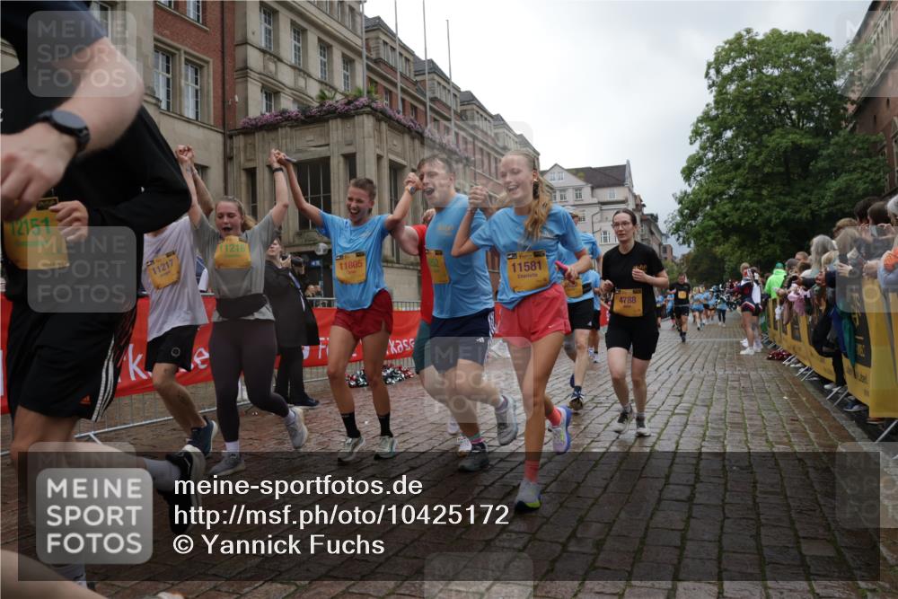 13.09.2026 - Kiel Lauf Yannick Fuchs http://msf.ph/oto/10425172 13.09.2026 11:01:48 Ziel 735, 1347, 2722, 2838, 3039, 3224, 4420, 5406, 5927, 6619, 6631, 6717, 7174, 7556, 8555, 8934, 9695, 10607, 11159, 11265, 11338, 11465, 11547, 12110, 12115, 539, 842, 955, 1018, 1425, 1744, 2424, 2616, 3554, 3626, 3662, 3982, 4788, 5052, 5451, 6300, 6522, 7191, 7651, 8307, 8469, 8576, 8596, 8724, 9134, 9525, 9869, 11056, 11216, 11217, 11474, 11502, 11505, 11581, 11805, 12010, 12151, 12283, 208, 540, 651, 709, 841, 845, 1651, 1660, 2451, 2726, 2778, 2902, 2958, 2996, 3942 meine-sportfotos.de