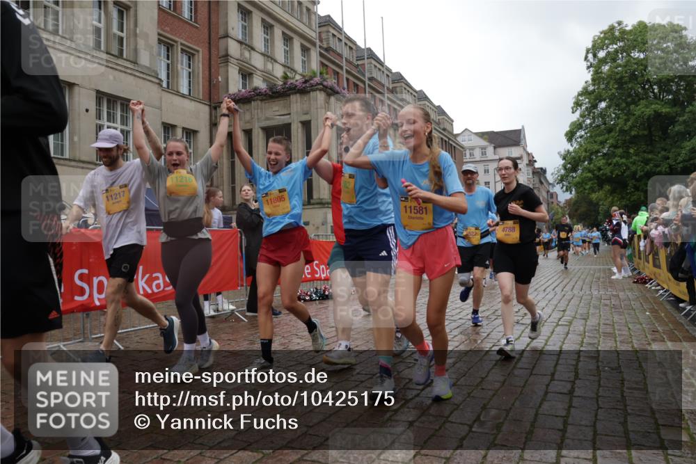 13.09.2026 - Kiel Lauf Yannick Fuchs http://msf.ph/oto/10425175 13.09.2026 11:01:48 Ziel 735, 1347, 2722, 2838, 3039, 3224, 4420, 5406, 5927, 6619, 6631, 6717, 7174, 7556, 8555, 8934, 9695, 10607, 11159, 11265, 11338, 11465, 11547, 12110, 12115, 539, 842, 955, 1018, 1425, 1744, 2424, 2616, 3554, 3626, 3662, 3982, 4788, 5052, 5451, 6300, 6522, 7191, 7651, 8307, 8469, 8576, 8596, 8724, 9134, 9525, 9869, 11056, 11216, 11217, 11474, 11502, 11505, 11581, 11805, 12010, 12151, 12283, 208, 540, 651, 709, 841, 845, 1651, 1660, 2451, 2726, 2778, 2902, 2958, 2996, 3942 meine-sportfotos.de