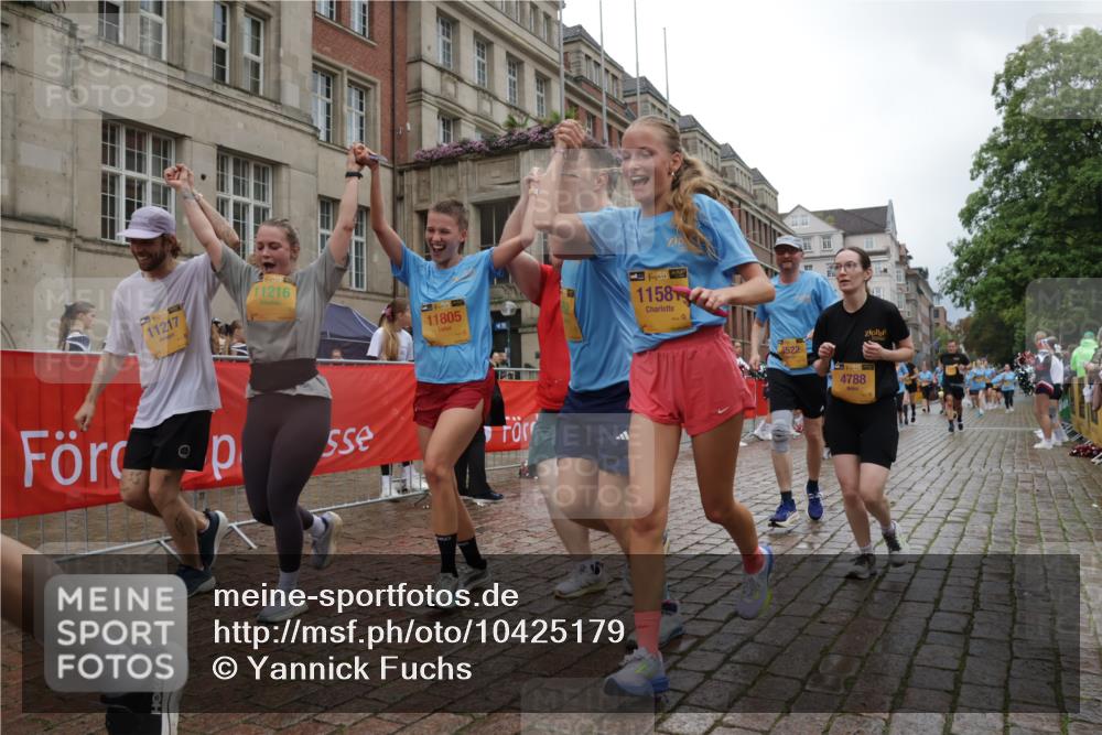 13.09.2026 - Kiel Lauf Yannick Fuchs http://msf.ph/oto/10425179 13.09.2026 11:01:48 Ziel 735, 1347, 2722, 2838, 3039, 3224, 4420, 5406, 5927, 6619, 6631, 6717, 7174, 7556, 8555, 8934, 9695, 10607, 11159, 11265, 11338, 11465, 11547, 12110, 12115, 539, 842, 955, 1018, 1425, 1744, 2424, 2616, 3554, 3626, 3662, 3982, 4788, 5052, 5451, 6300, 6522, 7191, 7651, 8307, 8469, 8576, 8596, 8724, 9134, 9525, 9869, 11056, 11216, 11217, 11474, 11502, 11505, 11581, 11805, 12010, 12151, 12283, 208, 540, 651, 709, 841, 845, 1651, 1660, 2451, 2726, 2778, 2902, 2958, 2996, 3942 meine-sportfotos.de
