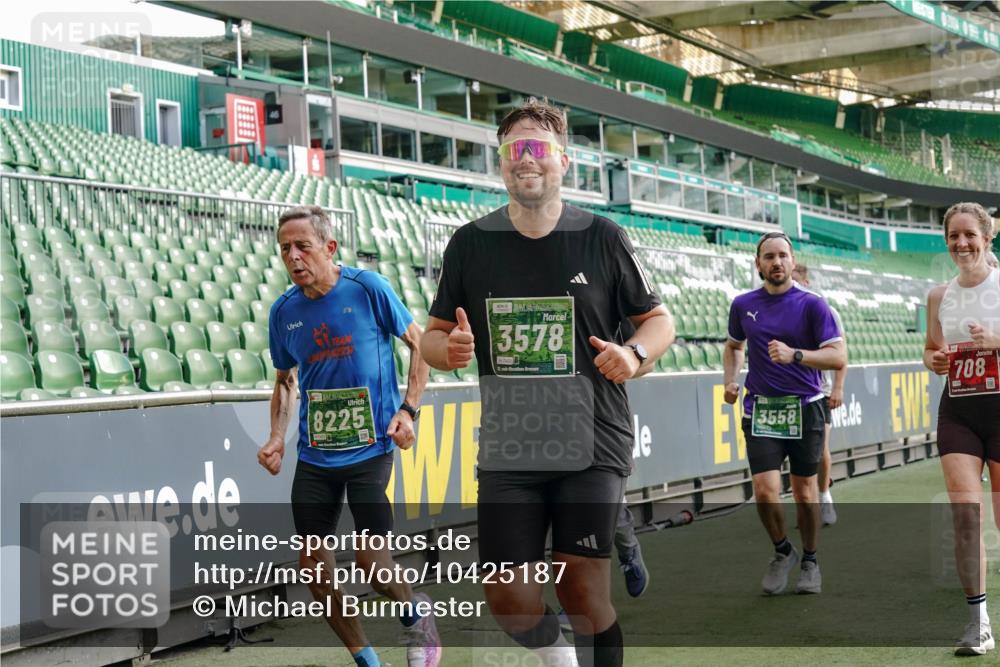 13.09.2026 - 21. swb-Marathon Bremen Michael Burmester http://msf.ph/oto/10425187 13.09.2026 13:24:26 Laufen im Stadion 137, 182, 213, 294, 324, 434, 505, 533, 548, 609, 708, 721, 723, 739, 743, 752, 892, 1273, 1331, 1463, 1471, 1491, 1504, 1515, 1597, 1598, 1746, 1830, 1944, 2095, 2211, 2252, 2267, 2271, 2286, 2312, 2323, 2354, 2433, 2445, 2465, 2475, 2483, 2495, 2497, 2503, 2506, 2554, 2571, 2644, 2768, 2776, 2833, 2896, 2936, 2968, 3005, 3142, 3211, 3252, 3282, 3288, 3289, 3292, 3298, 3306, 3312, 3347, 3364, 3381, 3390, 3395, 3423, 3447, 3559, 3727, 3770, 3819, 4231, 4466, 4467 meine-sportfotos.de