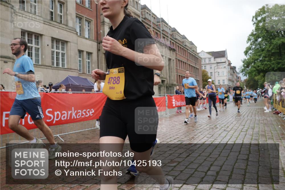13.09.2026 - Kiel Lauf Yannick Fuchs http://msf.ph/oto/10425193 13.09.2026 11:01:49 Ziel 735, 1347, 2722, 2838, 3039, 3224, 4420, 5406, 5927, 6619, 6631, 6717, 7174, 7556, 8555, 8934, 9695, 10607, 11159, 11265, 11338, 11465, 11547, 12110, 12115, 955, 1018, 1425, 1744, 2424, 2616, 3554, 3626, 3662, 3982, 4788, 5052, 5451, 6522, 6619, 7191, 7651, 8307, 8469, 8576, 8724, 9134, 9525, 9869, 11056, 11216, 11217, 11474, 11502, 11505, 11581, 11805, 12010, 12283, 208, 540, 651, 709, 841, 845, 1651, 1660, 2451, 2726, 2778, 2902, 2958, 2996, 3942, 1744 meine-sportfotos.de