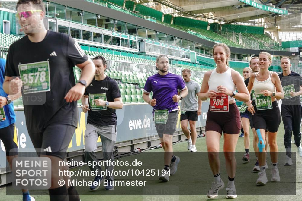13.09.2026 - 21. swb-Marathon Bremen Michael Burmester http://msf.ph/oto/10425194 13.09.2026 13:24:26 Laufen im Stadion 137, 182, 213, 294, 324, 434, 505, 533, 548, 609, 708, 721, 723, 739, 743, 752, 892, 1273, 1331, 1463, 1471, 1491, 1504, 1515, 1597, 1598, 1746, 1830, 1944, 2095, 2211, 2252, 2267, 2271, 2286, 2312, 2323, 2354, 2433, 2445, 2465, 2475, 2483, 2495, 2497, 2503, 2506, 2554, 2571, 2644, 2768, 2776, 2833, 2896, 2936, 2968, 3005, 3142, 3211, 3252, 3282, 3288, 3289, 3292, 3298, 3306, 3312, 3347, 3364, 3381, 3390, 3395, 3423, 3447, 3559, 3727, 3770, 3819, 4231, 4466, 4467 meine-sportfotos.de