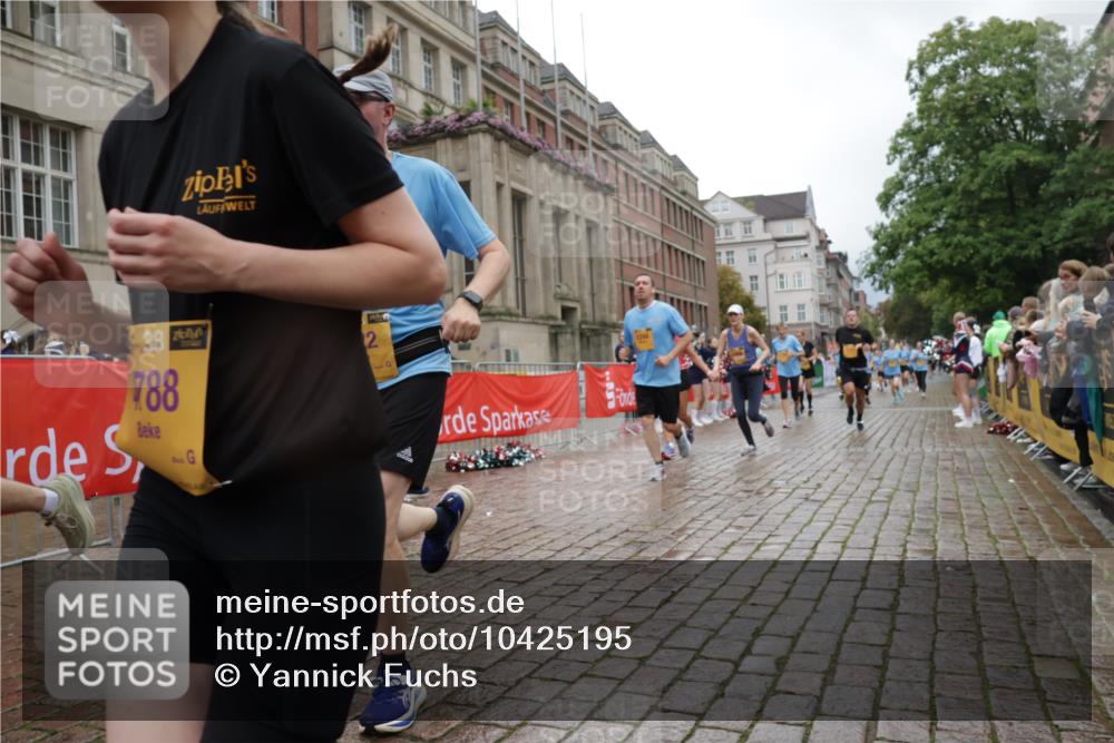 13.09.2026 - Kiel Lauf Yannick Fuchs http://msf.ph/oto/10425195 13.09.2026 11:01:50 Ziel 735, 1347, 2722, 2838, 3039, 3224, 4420, 5406, 5927, 6631, 6717, 7174, 7556, 8523, 8555, 8934, 9695, 10607, 11159, 11265, 11338, 11465, 11547, 12110, 12115, 955, 1018, 1425, 1744, 2424, 2616, 2722, 3554, 3626, 3662, 3982, 4788, 5451, 6522, 6619, 7191, 8307, 8469, 8576, 8724, 9134, 9525, 9695, 9869, 11056, 11474, 11502, 11505, 12010, 12283, 208, 540, 651, 709, 841, 845, 1651, 1660, 2451, 2726, 2778, 2902, 2958, 2996, 3942, 1744 meine-sportfotos.de
