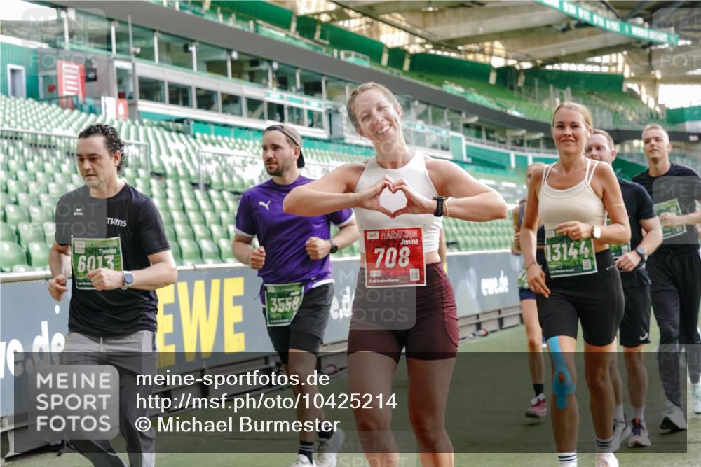 13.09.2026 - 21. swb-Marathon Bremen Michael Burmester http://msf.ph/oto/10425214 13.09.2026 13:24:27 Laufen im Stadion 137, 182, 213, 294, 324, 434, 505, 533, 548, 609, 708, 721, 723, 739, 743, 752, 892, 1273, 1331, 1463, 1471, 1491, 1504, 1515, 1597, 1598, 1746, 1830, 1944, 2095, 2211, 2252, 2267, 2271, 2286, 2312, 2323, 2354, 2433, 2445, 2465, 2475, 2483, 2495, 2497, 2503, 2506, 2554, 2571, 2644, 2768, 2776, 2833, 2896, 2936, 2968, 3005, 3142, 3211, 3252, 3282, 3288, 3289, 3292, 3298, 3306, 3312, 3347, 3364, 3381, 3390, 3395, 3423, 3447, 3559, 3727, 3770, 3819, 4231, 4466, 4467 meine-sportfotos.de