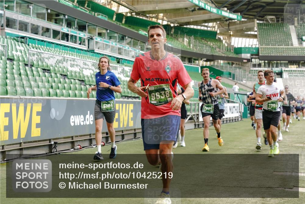 13.09.2026 - 21. swb-Marathon Bremen Michael Burmester http://msf.ph/oto/10425219 13.09.2026 13:01:35 Laufen im Stadion 150, 242, 282, 318, 440, 531, 651, 687, 722, 930, 946, 1006, 1067, 1163, 1250, 1436, 1448, 1582, 1650, 1861, 1896, 1963, 2033, 2047, 2062, 2292, 2293, 2306, 2322, 2345, 2370, 2378, 2409, 2427, 2485, 2490, 2491, 2560, 2561, 2627, 2638, 2658, 2666, 2700, 2708, 2781, 2906, 2967, 2987, 3013, 3044, 3145, 3163, 3164, 3168, 3173, 3187, 3248, 3294, 3334, 3354, 3372, 3374, 3375, 3385, 3392, 3480, 3524, 3526, 3527, 3642, 3667, 3729, 3774, 3806, 3856, 4000 meine-sportfotos.de