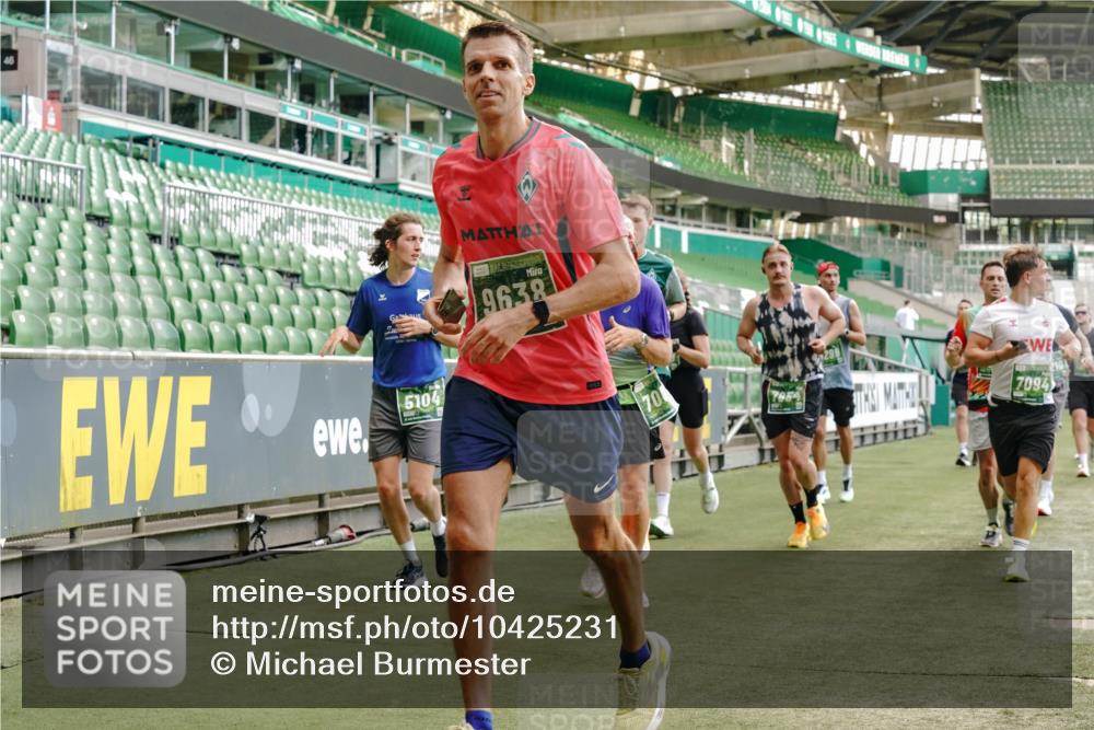 13.09.2026 - 21. swb-Marathon Bremen Michael Burmester http://msf.ph/oto/10425231 13.09.2026 13:01:35 Laufen im Stadion 150, 242, 282, 318, 440, 531, 651, 687, 722, 930, 946, 1006, 1067, 1163, 1250, 1436, 1448, 1582, 1650, 1861, 1896, 1963, 2033, 2047, 2062, 2292, 2293, 2306, 2322, 2345, 2370, 2378, 2409, 2427, 2485, 2490, 2491, 2560, 2561, 2627, 2638, 2658, 2666, 2700, 2708, 2781, 2906, 2967, 2987, 3013, 3044, 3145, 3163, 3164, 3168, 3173, 3187, 3248, 3294, 3334, 3354, 3372, 3374, 3375, 3385, 3392, 3480, 3524, 3526, 3527, 3642, 3667, 3729, 3774, 3806, 3856, 4000 meine-sportfotos.de