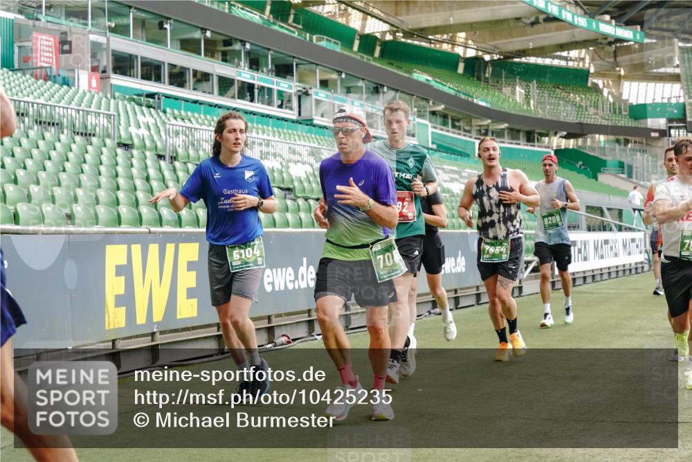 13.09.2026 - 21. swb-Marathon Bremen Michael Burmester http://msf.ph/oto/10425235 13.09.2026 13:01:36 Laufen im Stadion 150, 242, 282, 318, 440, 531, 651, 687, 722, 930, 946, 1006, 1067, 1163, 1250, 1436, 1448, 1582, 1650, 1861, 1896, 1963, 2033, 2047, 2062, 2292, 2293, 2306, 2322, 2345, 2370, 2378, 2409, 2427, 2485, 2490, 2491, 2560, 2561, 2627, 2638, 2658, 2666, 2700, 2708, 2781, 2906, 2967, 2987, 3013, 3044, 3145, 3163, 3164, 3168, 3173, 3187, 3248, 3294, 3334, 3354, 3372, 3374, 3375, 3385, 3392, 3480, 3524, 3526, 3527, 3642, 3667, 3729, 3774, 3806, 3856, 4000 meine-sportfotos.de