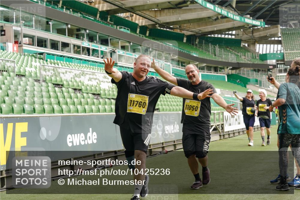 13.09.2026 - 21. swb-Marathon Bremen Michael Burmester http://msf.ph/oto/10425236 13.09.2026 10:47:47 Laufen im Stadion 10161, 10264, 10292, 10349, 10407, 10440, 10535, 10732, 10789, 10895, 10925, 10933, 10970, 11104, 11262, 11296, 11423, 11443, 11457, 11529, 11530, 11546, 11573, 11579, 11639, 11663, 11698, 12083, 12157, 12316, 12317, 12340, 12422, 12444, 12471, 12472, 12542, 12561, 10004, 10005, 10176, 10191, 10192, 10271, 10295, 10325, 10335, 10344, 10459, 10513, 10568, 10629, 10679, 10713, 10756, 10779, 10882, 10979, 10997, 10999, 11081, 11233, 11307, 11355 meine-sportfotos.de
