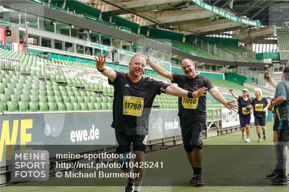 13.09.2026 - 21. swb-Marathon Bremen Michael Burmester http://msf.ph/oto/10425241 13.09.2026 10:47:47 Laufen im Stadion 10161, 10264, 10292, 10349, 10407, 10440, 10535, 10732, 10789, 10895, 10925, 10933, 10970, 11104, 11262, 11296, 11423, 11443, 11457, 11529, 11530, 11546, 11573, 11579, 11639, 11663, 11698, 12083, 12157, 12316, 12317, 12340, 12422, 12444, 12471, 12472, 12542, 12561, 10004, 10005, 10176, 10191, 10192, 10271, 10295, 10325, 10335, 10344, 10459, 10513, 10568, 10629, 10679, 10713, 10756, 10779, 10882, 10979, 10997, 10999, 11081, 11233, 11307, 11355 meine-sportfotos.de