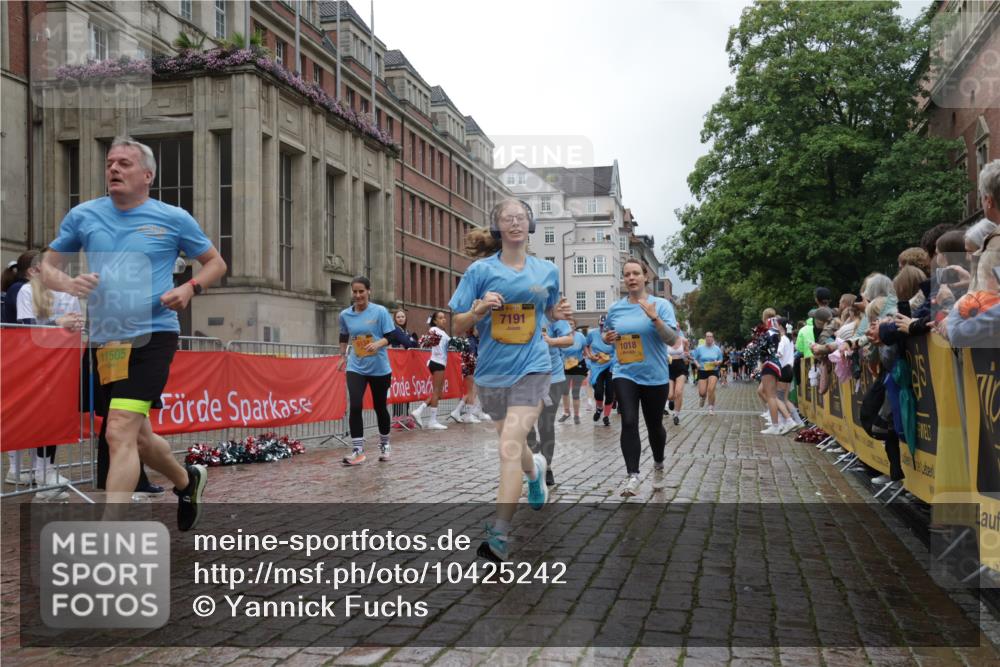 13.09.2026 - Kiel Lauf Yannick Fuchs http://msf.ph/oto/10425242 13.09.2026 11:01:56 Ziel 735, 1660, 2451, 2726, 2902, 2958, 2996, 4420, 5406, 5465, 6311, 6407, 6408, 6631, 7556, 8343, 8523, 9523, 9856, 10056, 10607, 11159, 11265, 11338, 11547, 12110, 955, 1018, 1347, 1425, 2424, 2616, 2722, 2838, 3039, 3224, 3554, 3626, 3662, 3982, 5406, 5451, 5927, 6619, 6631, 6717, 7174, 7191, 8307, 8555, 8576, 8724, 8934, 9134, 9695, 9869, 11465, 11474, 11505, 12283, 208, 540, 651, 709, 841, 845, 1651, 2778, 2895, 3443, 3942, 6998, 7005, 8218, 9732, 1744, 9525, 11056, 11502 meine-sportfotos.de