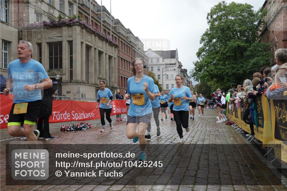 13.09.2026 - Kiel Lauf Yannick Fuchs http://msf.ph/oto/10425245 13.09.2026 11:01:56 Ziel 735, 1660, 2451, 2726, 2902, 2958, 2996, 4420, 5406, 5465, 6311, 6407, 6408, 6631, 7556, 8343, 8523, 9523, 9856, 10056, 10607, 11159, 11265, 11338, 11547, 12110, 955, 1018, 1347, 1425, 2424, 2616, 2722, 2838, 3039, 3224, 3554, 3626, 3662, 3982, 5406, 5451, 5927, 6619, 6631, 6717, 7174, 7191, 8307, 8555, 8576, 8724, 8934, 9134, 9695, 9869, 11465, 11474, 11505, 12283, 208, 540, 651, 709, 841, 845, 1651, 2778, 2895, 3443, 3942, 6998, 7005, 8218, 9732, 1744, 9525, 11056, 11502 meine-sportfotos.de