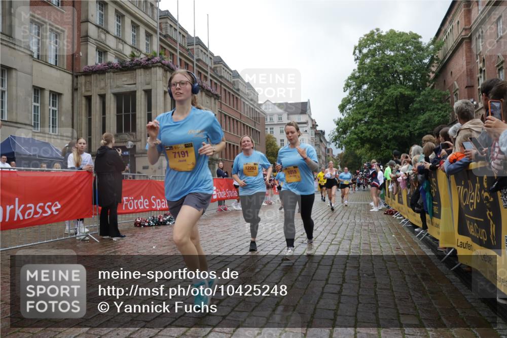13.09.2026 - Kiel Lauf Yannick Fuchs http://msf.ph/oto/10425248 13.09.2026 11:01:56 Ziel 735, 1660, 2451, 2726, 2902, 2958, 2996, 4420, 5406, 5465, 6311, 6407, 6408, 6631, 7556, 8343, 8523, 9523, 9856, 10056, 10607, 11159, 11265, 11338, 11547, 12110, 955, 1018, 1347, 1425, 2424, 2616, 2722, 2838, 3039, 3224, 3554, 3626, 3662, 3982, 5406, 5451, 5927, 6619, 6631, 6717, 7174, 7191, 8307, 8555, 8576, 8724, 8934, 9134, 9695, 9869, 11465, 11474, 11505, 12283, 208, 540, 651, 709, 841, 845, 1651, 2778, 2895, 3443, 3942, 6998, 7005, 8218, 9732, 1744, 9525, 11056, 11502 meine-sportfotos.de