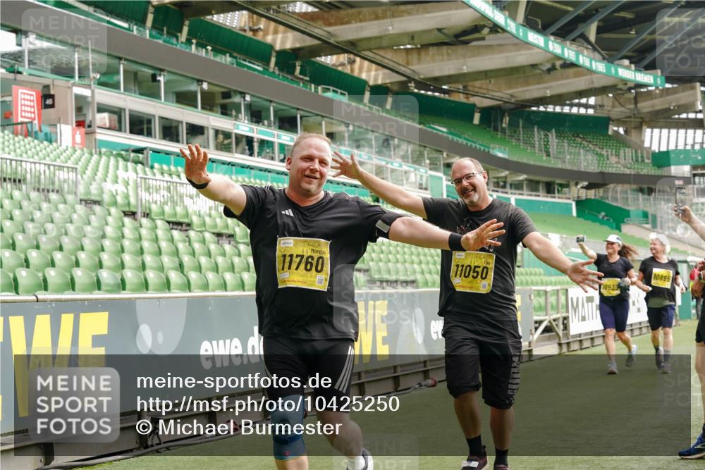 13.09.2026 - 21. swb-Marathon Bremen Michael Burmester http://msf.ph/oto/10425250 13.09.2026 10:47:47 Laufen im Stadion 10161, 10264, 10292, 10349, 10407, 10440, 10535, 10732, 10789, 10895, 10925, 10933, 10970, 11104, 11262, 11296, 11423, 11443, 11457, 11529, 11530, 11546, 11573, 11579, 11639, 11663, 11698, 12083, 12157, 12316, 12317, 12340, 12422, 12444, 12471, 12472, 12542, 12561, 10004, 10005, 10176, 10191, 10192, 10271, 10295, 10325, 10335, 10344, 10459, 10513, 10568, 10629, 10679, 10713, 10756, 10779, 10882, 10979, 10997, 10999, 11081, 11233, 11307, 11355 meine-sportfotos.de