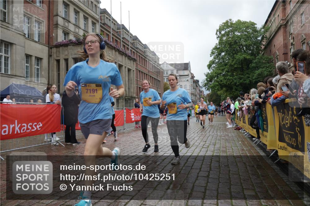 13.09.2026 - Kiel Lauf Yannick Fuchs http://msf.ph/oto/10425251 13.09.2026 11:01:57 Ziel 735, 1651, 1660, 2451, 2726, 2902, 2958, 2996, 4420, 5465, 6311, 6407, 6408, 7556, 8343, 8523, 8974, 9523, 9856, 10056, 10607, 11159, 11265, 11338, 11547, 12110, 955, 1018, 1347, 1425, 2424, 2616, 2722, 2838, 3039, 3224, 3554, 3626, 3662, 3982, 5406, 5927, 6619, 6631, 6717, 7174, 7191, 8307, 8555, 8576, 8724, 8934, 9134, 9695, 9869, 11465, 11474, 11505, 11547, 12283, 208, 540, 651, 709, 841, 845, 2778, 2895, 3443, 3942, 6998, 7005, 8218, 9732, 1744, 9525, 11056, 11502 meine-sportfotos.de