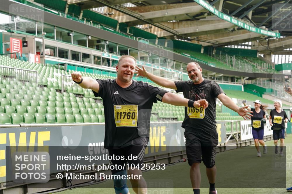 13.09.2026 - 21. swb-Marathon Bremen Michael Burmester http://msf.ph/oto/10425253 13.09.2026 10:47:47 Laufen im Stadion 10161, 10264, 10292, 10349, 10407, 10440, 10535, 10732, 10789, 10895, 10925, 10933, 10970, 11104, 11262, 11296, 11423, 11443, 11457, 11529, 11530, 11546, 11573, 11579, 11639, 11663, 11698, 12083, 12157, 12316, 12317, 12340, 12422, 12444, 12471, 12472, 12542, 12561, 10004, 10005, 10176, 10191, 10192, 10271, 10295, 10325, 10335, 10344, 10459, 10513, 10568, 10629, 10679, 10713, 10756, 10779, 10882, 10979, 10997, 10999, 11081, 11233, 11307, 11355 meine-sportfotos.de
