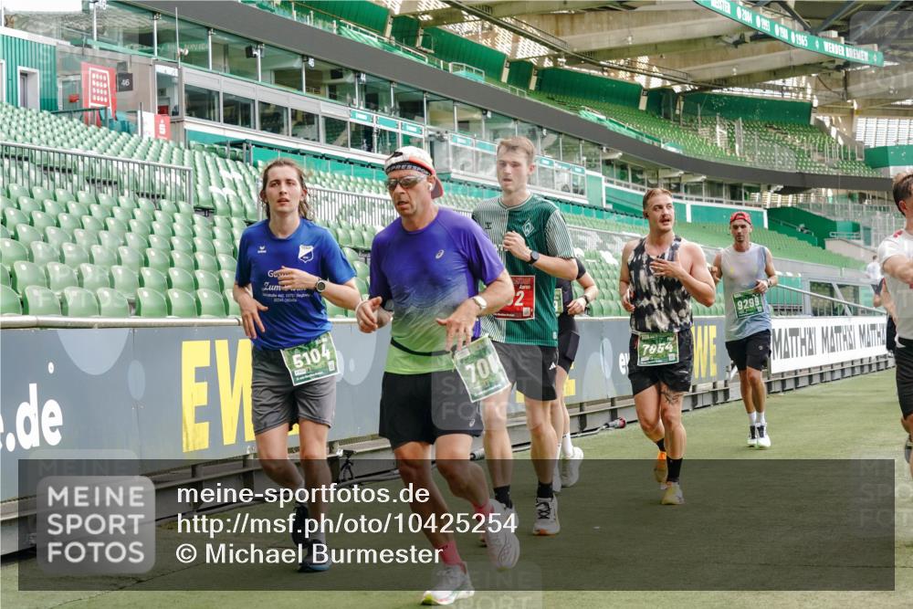13.09.2026 - 21. swb-Marathon Bremen Michael Burmester http://msf.ph/oto/10425254 13.09.2026 13:01:36 Laufen im Stadion 150, 242, 282, 318, 440, 531, 651, 687, 722, 930, 946, 1006, 1067, 1163, 1250, 1436, 1448, 1582, 1650, 1861, 1896, 1963, 2033, 2047, 2062, 2292, 2293, 2306, 2322, 2345, 2370, 2378, 2409, 2427, 2485, 2490, 2491, 2560, 2561, 2627, 2638, 2658, 2666, 2700, 2708, 2781, 2906, 2967, 2987, 3013, 3044, 3145, 3163, 3164, 3168, 3173, 3187, 3248, 3294, 3334, 3354, 3372, 3374, 3375, 3385, 3392, 3480, 3524, 3526, 3527, 3642, 3667, 3729, 3774, 3806, 3856, 4000 meine-sportfotos.de