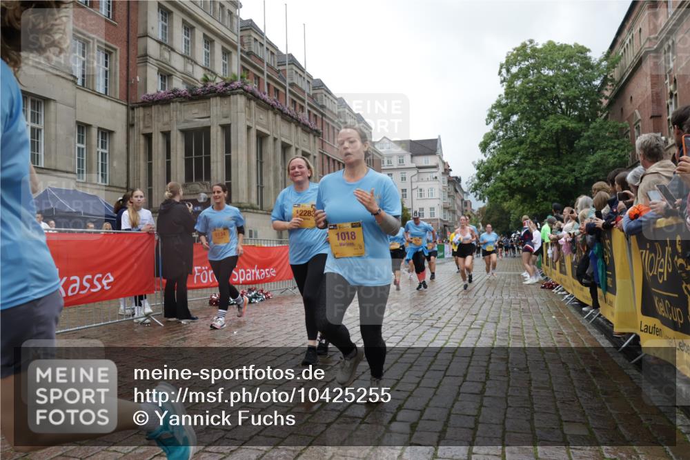 13.09.2026 - Kiel Lauf Yannick Fuchs http://msf.ph/oto/10425255 13.09.2026 11:01:57 Ziel 735, 1651, 1660, 2451, 2726, 2902, 2958, 2996, 4420, 5465, 6311, 6407, 6408, 7556, 8343, 8523, 8974, 9523, 9856, 10056, 10607, 11159, 11265, 11338, 11547, 12110, 955, 1018, 1347, 1425, 2424, 2616, 2722, 2838, 3039, 3224, 3554, 3626, 3662, 3982, 5406, 5927, 6619, 6631, 6717, 7174, 7191, 8307, 8555, 8576, 8724, 8934, 9134, 9695, 9869, 11465, 11474, 11505, 11547, 12283, 208, 540, 651, 709, 841, 845, 2778, 2895, 3443, 3942, 6998, 7005, 8218, 9732, 1744, 9525, 11056, 11502 meine-sportfotos.de
