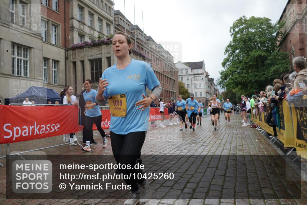 13.09.2026 - Kiel Lauf Yannick Fuchs http://msf.ph/oto/10425260 13.09.2026 11:01:57 Ziel 735, 1651, 1660, 2451, 2726, 2902, 2958, 2996, 4420, 5465, 6311, 6407, 6408, 7556, 8343, 8523, 8974, 9523, 9856, 10056, 10607, 11159, 11265, 11338, 11547, 12110, 955, 1018, 1347, 1425, 2424, 2616, 2722, 2838, 3039, 3224, 3554, 3626, 3662, 3982, 5406, 5927, 6619, 6631, 6717, 7174, 7191, 8307, 8555, 8576, 8724, 8934, 9134, 9695, 9869, 11465, 11474, 11505, 11547, 12283, 208, 540, 651, 709, 841, 845, 2778, 2895, 3443, 3942, 6998, 7005, 8218, 9732, 1744, 9525, 11056, 11502 meine-sportfotos.de