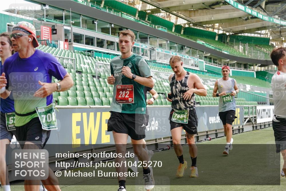 13.09.2026 - 21. swb-Marathon Bremen Michael Burmester http://msf.ph/oto/10425270 13.09.2026 13:01:37 Laufen im Stadion 150, 242, 282, 318, 440, 531, 651, 687, 722, 930, 946, 1006, 1067, 1163, 1250, 1436, 1448, 1582, 1650, 1861, 1896, 1963, 2033, 2047, 2062, 2292, 2293, 2306, 2322, 2345, 2370, 2378, 2409, 2427, 2485, 2490, 2491, 2560, 2561, 2627, 2638, 2658, 2666, 2668, 2700, 2708, 2781, 2906, 2967, 2987, 3013, 3044, 3145, 3163, 3164, 3168, 3173, 3187, 3248, 3294, 3334, 3354, 3372, 3374, 3375, 3385, 3392, 3480, 3524, 3526, 3527, 3603, 3642, 3667, 3721, 3729, 3774, 3806, 3856, 4000 meine-sportfotos.de