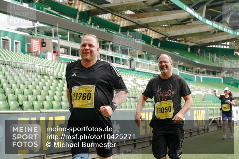 13.09.2026 - 21. swb-Marathon Bremen Michael Burmester http://msf.ph/oto/10425271 13.09.2026 10:47:48 Laufen im Stadion 10161, 10264, 10292, 10349, 10407, 10440, 10535, 10732, 10789, 10895, 10925, 10933, 10970, 11104, 11262, 11296, 11423, 11443, 11457, 11529, 11530, 11546, 11573, 11579, 11639, 11663, 11698, 12083, 12157, 12316, 12317, 12340, 12422, 12444, 12471, 12472, 12542, 12561, 10004, 10005, 10176, 10191, 10192, 10271, 10295, 10325, 10335, 10344, 10459, 10513, 10568, 10629, 10679, 10713, 10756, 10779, 10882, 10979, 10997, 10999, 11081, 11233, 11307, 11355 meine-sportfotos.de