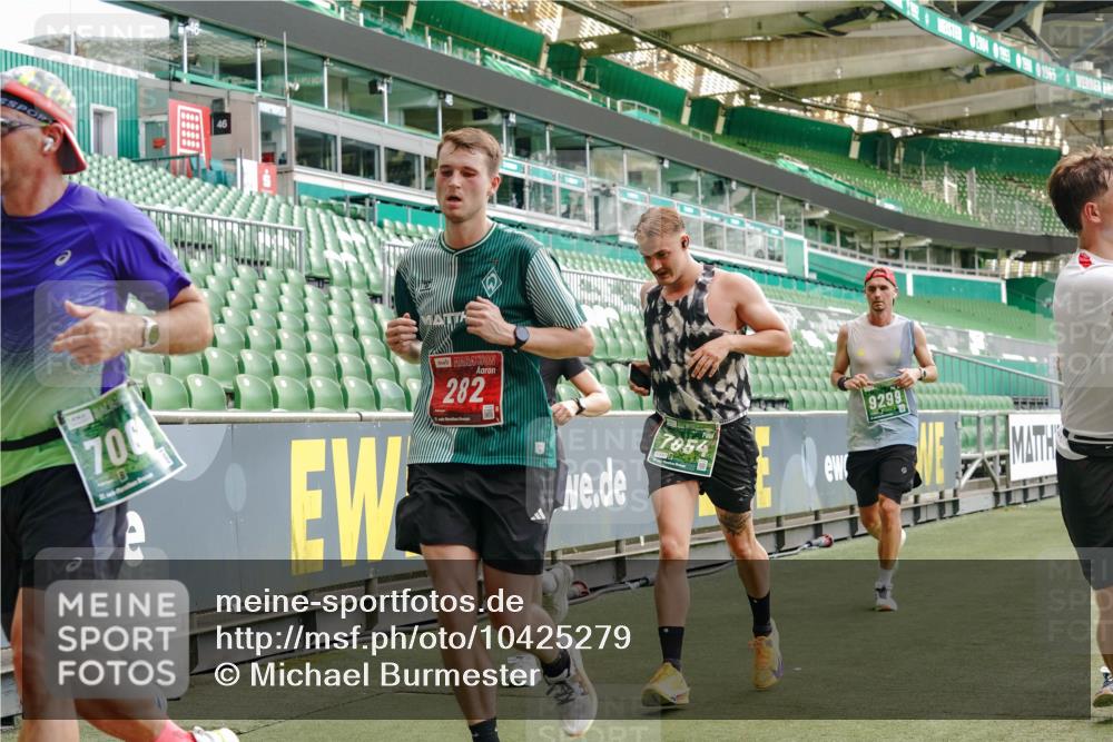 13.09.2026 - 21. swb-Marathon Bremen Michael Burmester http://msf.ph/oto/10425279 13.09.2026 13:01:37 Laufen im Stadion 150, 242, 282, 318, 440, 531, 651, 687, 722, 930, 946, 1006, 1067, 1163, 1250, 1436, 1448, 1582, 1650, 1861, 1896, 1963, 2033, 2047, 2062, 2292, 2293, 2306, 2322, 2345, 2370, 2378, 2409, 2427, 2485, 2490, 2491, 2560, 2561, 2627, 2638, 2658, 2666, 2668, 2700, 2708, 2781, 2906, 2967, 2987, 3013, 3044, 3145, 3163, 3164, 3168, 3173, 3187, 3248, 3294, 3334, 3354, 3372, 3374, 3375, 3385, 3392, 3480, 3524, 3526, 3527, 3603, 3642, 3667, 3721, 3729, 3774, 3806, 3856, 4000 meine-sportfotos.de
